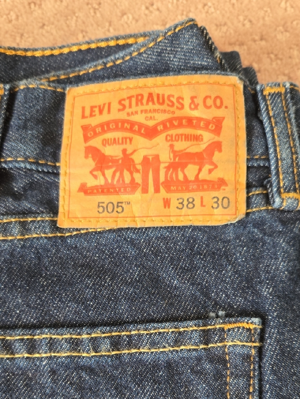 New Levi Mens Jeans - Picture 2 of 4